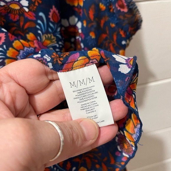 CABI Floral print sleeveless blouse size  M - Picture 8 of 8